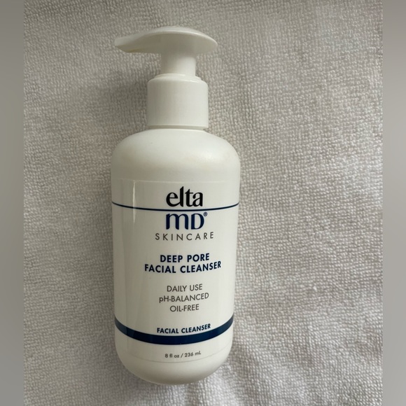 Elta MD deep pore facial cleanser - Picture 3 of 3